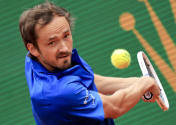 Medvedev battles past Khachanov at Monte Carlo