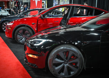 Musk to concentrate more on Tesla after results