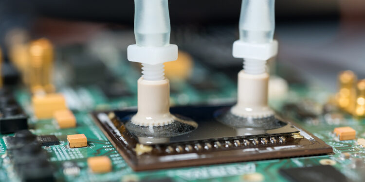 New chip tests cooling solutions for stacked microelectronics