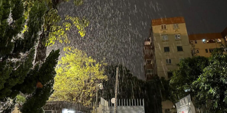 Observatory issues Amber Rainstorm Warning