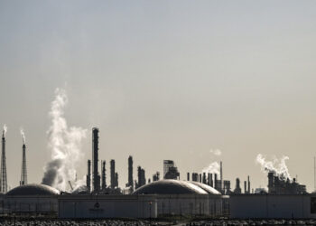 Oil prices lower on as Iran nuclear talks progress