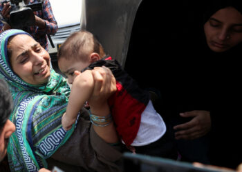 Pakistanis race for border as Indian deadline passes