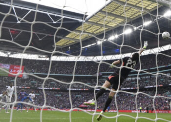 Palace sweep past Villa to reach FA Cup final