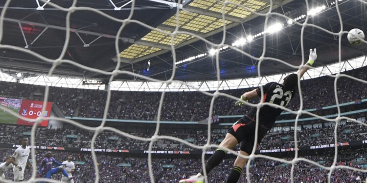 Palace sweep past Villa to reach FA Cup final