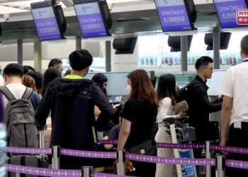Residents leave SAR for Easter holiday break