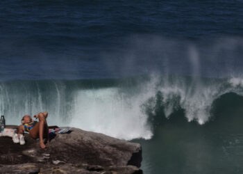 Six drowning deaths as huge waves hit Australian coast
