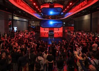 smart Debuts Its #3 Keith Haring Art Car Globally, Launches #5 BRABUS and #5 Premium+ AWD in China at Auto Shanghai
