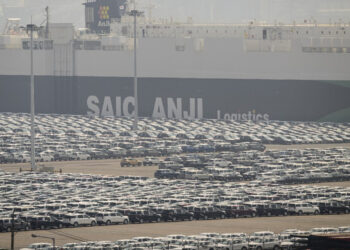 South Korean exports slow as tariffs kick in