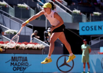 Swiatek evens things up by beating Eala in Madrid