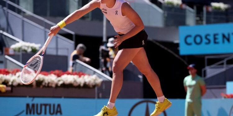 Swiatek evens things up by beating Eala in Madrid