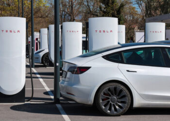 Tesla faces backlash over Musk, weakening demand