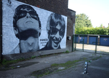 Ticket scams hit sour note for Oasis fans in Britain