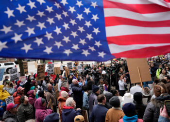 US judge held for helping man evade immigration arrest