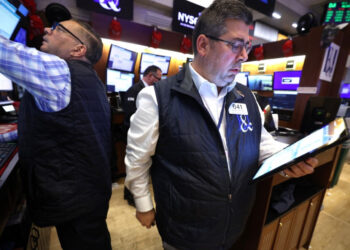 US stocks finish on upbeat tone after volatile week