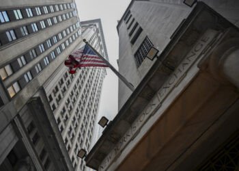 US stocks rise again, extending rally