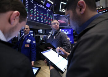 Wall Street ends mixed as Trump hits out at Powell