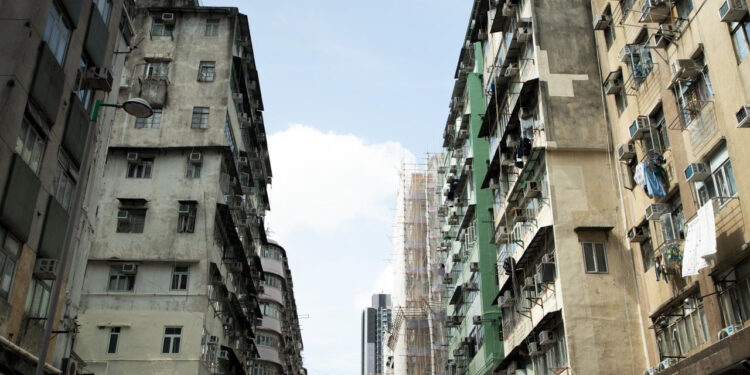 Window checks urged amid 26,000 non-compliance cases