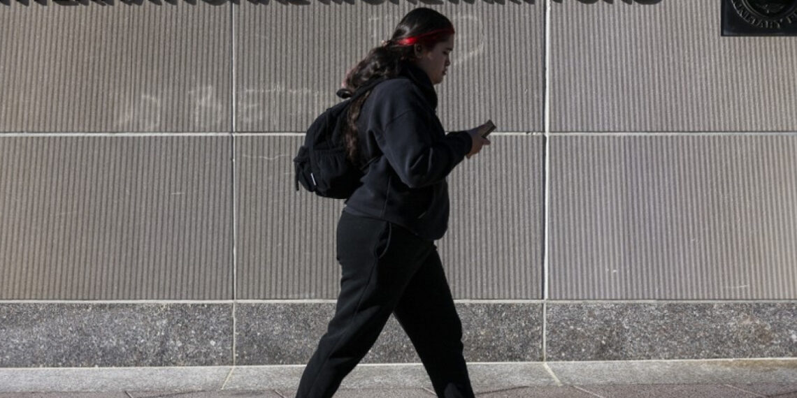 World economy should avoid recession: IMF
