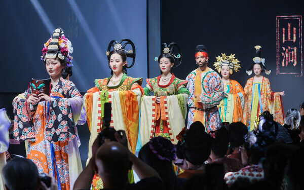 Experience the Beauty of Intangible Cultural Heritage: 2025 “Chinese Hanfu Month – Celestial Craftsmanship and Heavenly Garments” Opens at the China National Silk Museum