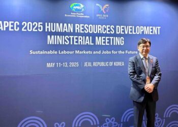 Chris Sun attends APEC meeting
