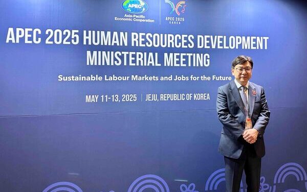 Chris Sun attends APEC meeting