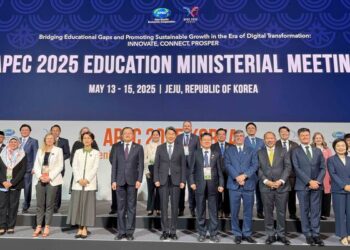 Choi Yuk-lin attends APEC meeting