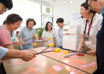 Ingrid Yeung visits elderly centre