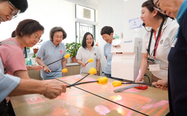 Ingrid Yeung visits elderly centre