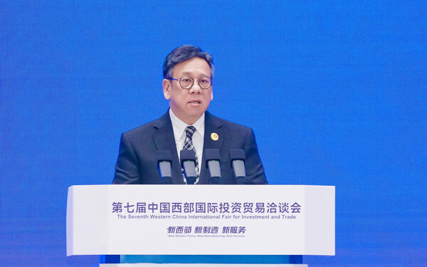 Algernon Yau attends Chongqing fair