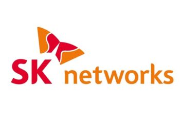 SK Networks President Sunghwan Choi encounters former UK Prime Minister