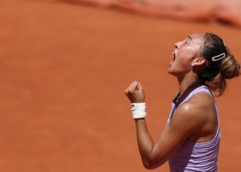 Alcaraz, Sabalenka and Zheng through at French Open