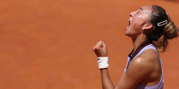 Alcaraz, Sabalenka and Zheng through at French Open