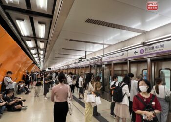 Angry passengers stranded in MTR disruption