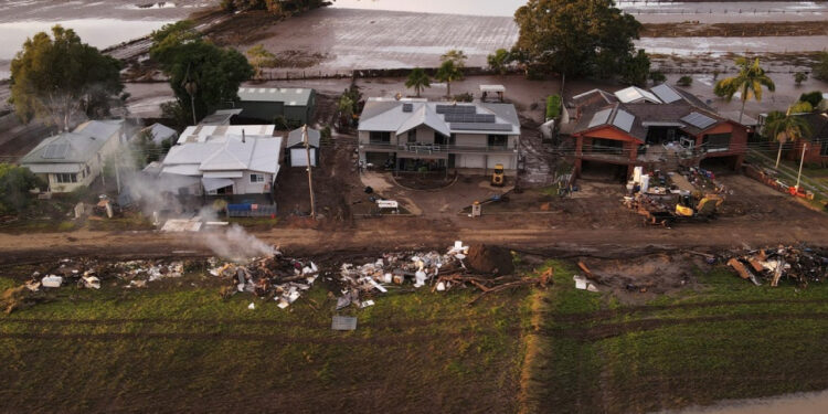 Australia airdrops supplies to stranded farmers
