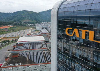 Battery giant CATL debuts on HK stock exchange