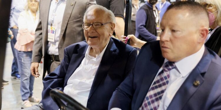 Berkshire Hathaway’s Buffett to retire at end of year