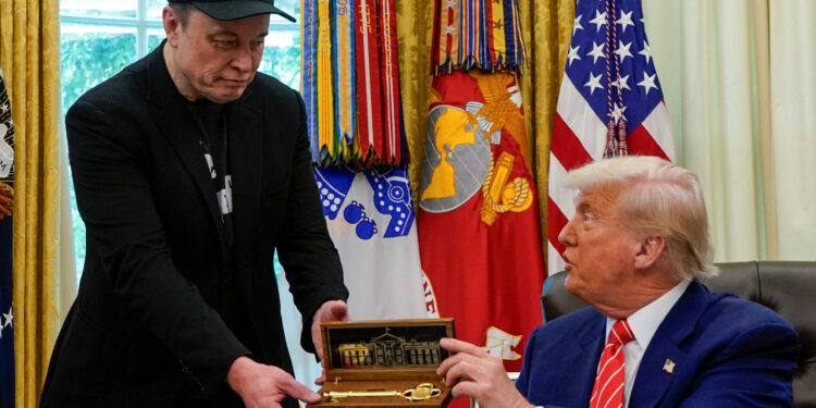Black-eyed Musk gets golden key to White House
