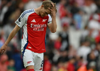 Bournemouth trip up Arsenal, while Villa close in