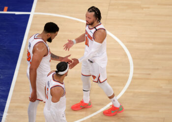 Brunson, Towns keep Knicks alive in Pacers rout