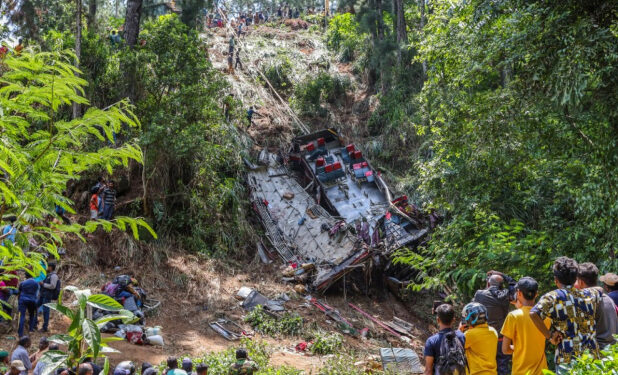 Bus carrying pilgrims crashes killing 21 in Sri Lanka