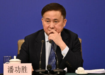 China cuts amount of cash banks must hold in reserve