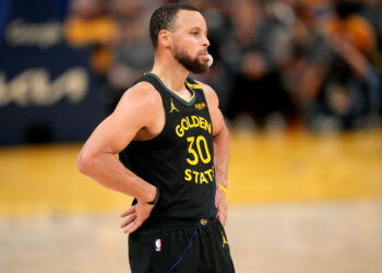 Curry ruled out for a week in playoff blow to Warriors