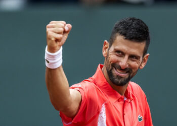 Djokovic earns first win of clay season in Geneva