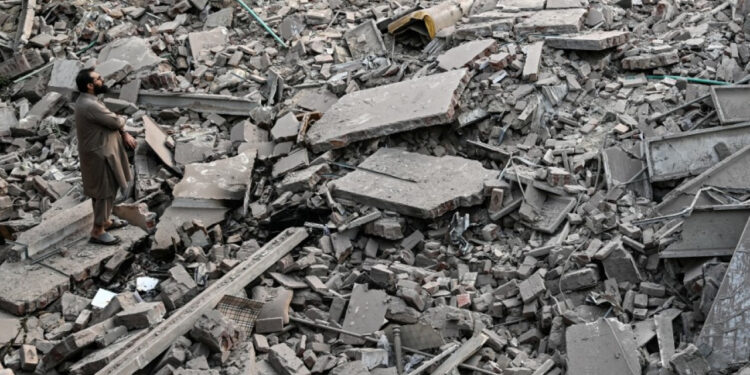 Dozens killed as India, Pakistan clash
