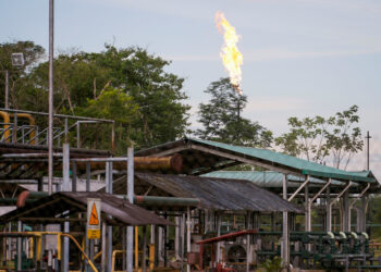 Fire halts operation at Ecuador’s biggest oil refinery