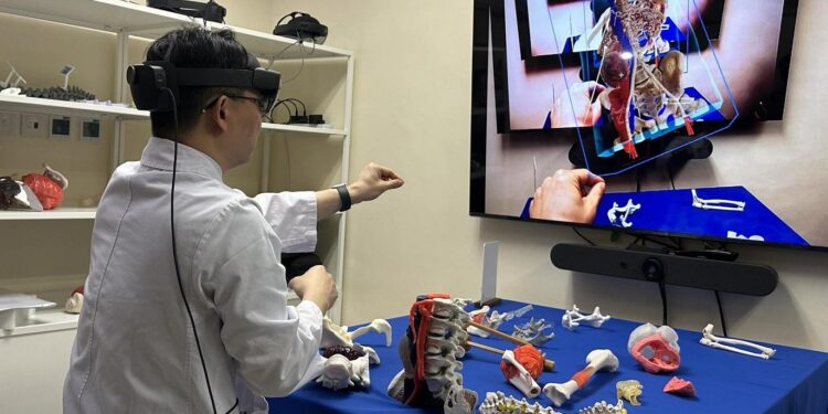 HA to expand the use of MR in orthopaedic surgeries
