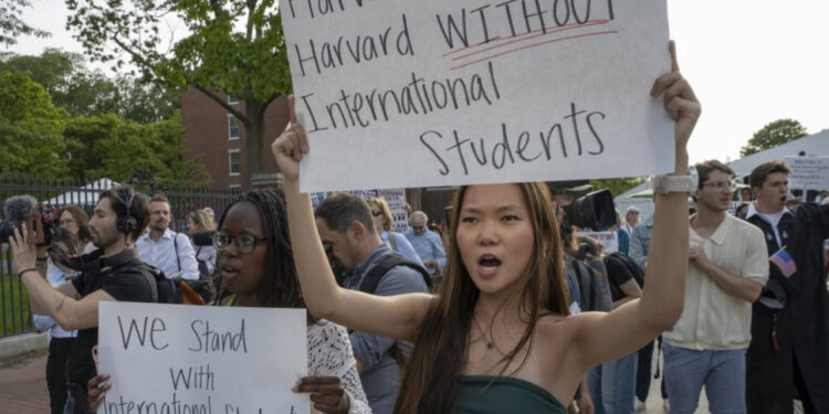 Harvard students make a stand after US$100m cuts