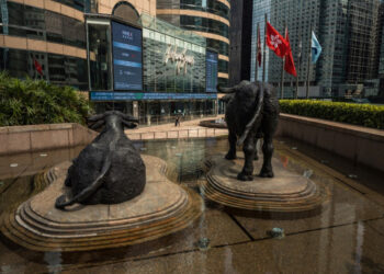 HK stocks creep up for day in mixed trade