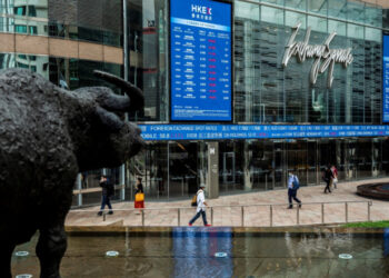 HK stocks end the day near a two-month high