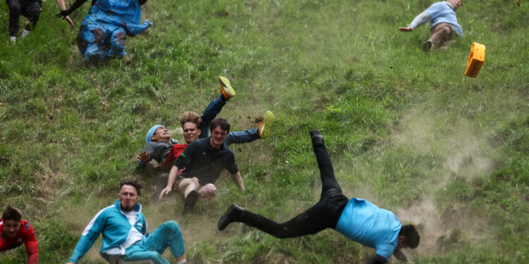 Hundreds take a spin at cheese rolling contest